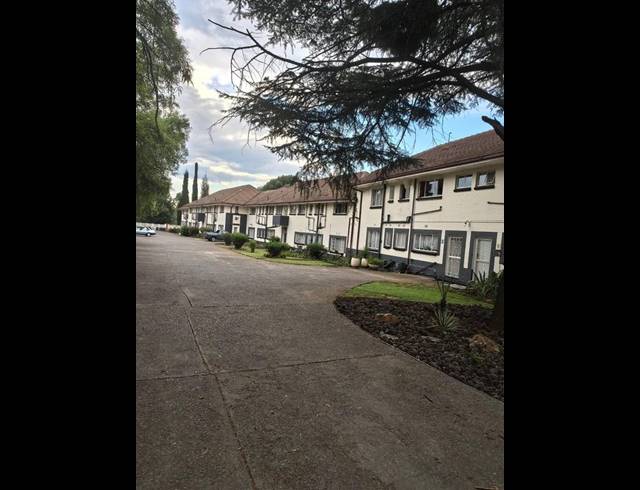 2 BEDROOM TOWNHOUSE FOR SALE IN THREE RIVERS PROPER